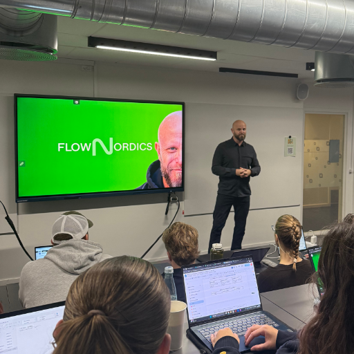 FlowNordics Vibe Coding masterclass for Product Managers - deltagere bygger prototyper med AI i København